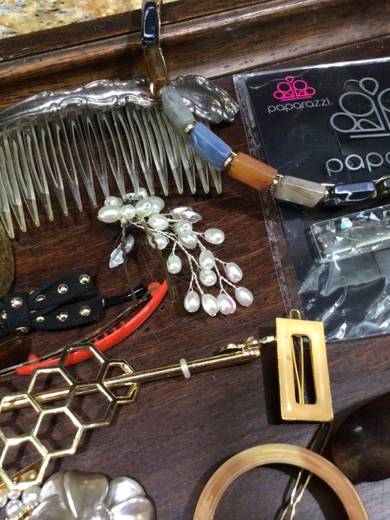 Tray of fashion hair Accessories. Some are Vintage all in great shape. main image 15